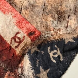 CHANEL Rustic Red and Gray Scarf